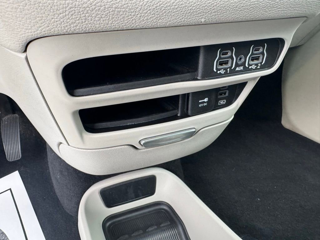 Used 2022 Chrysler Pacifica Touring-L image 30