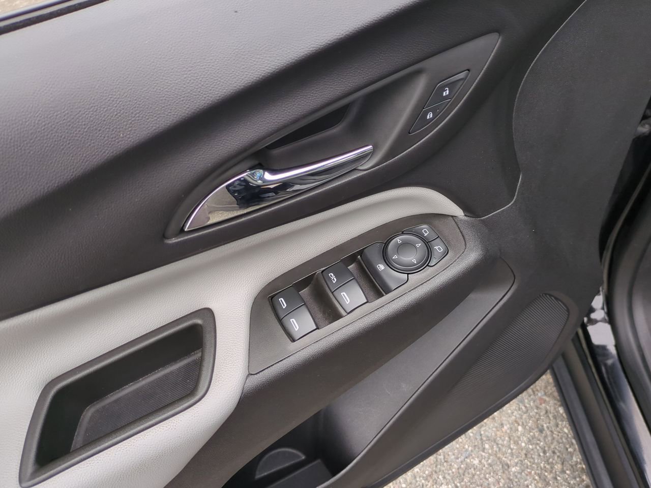 Certified 2024 Chevrolet Equinox LS w/ Midnight Edition image 22