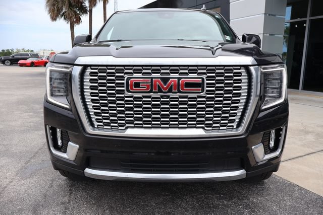 Used 2024 GMC Yukon Denali w/ Advanced Technology Package AWD/4WD image 3