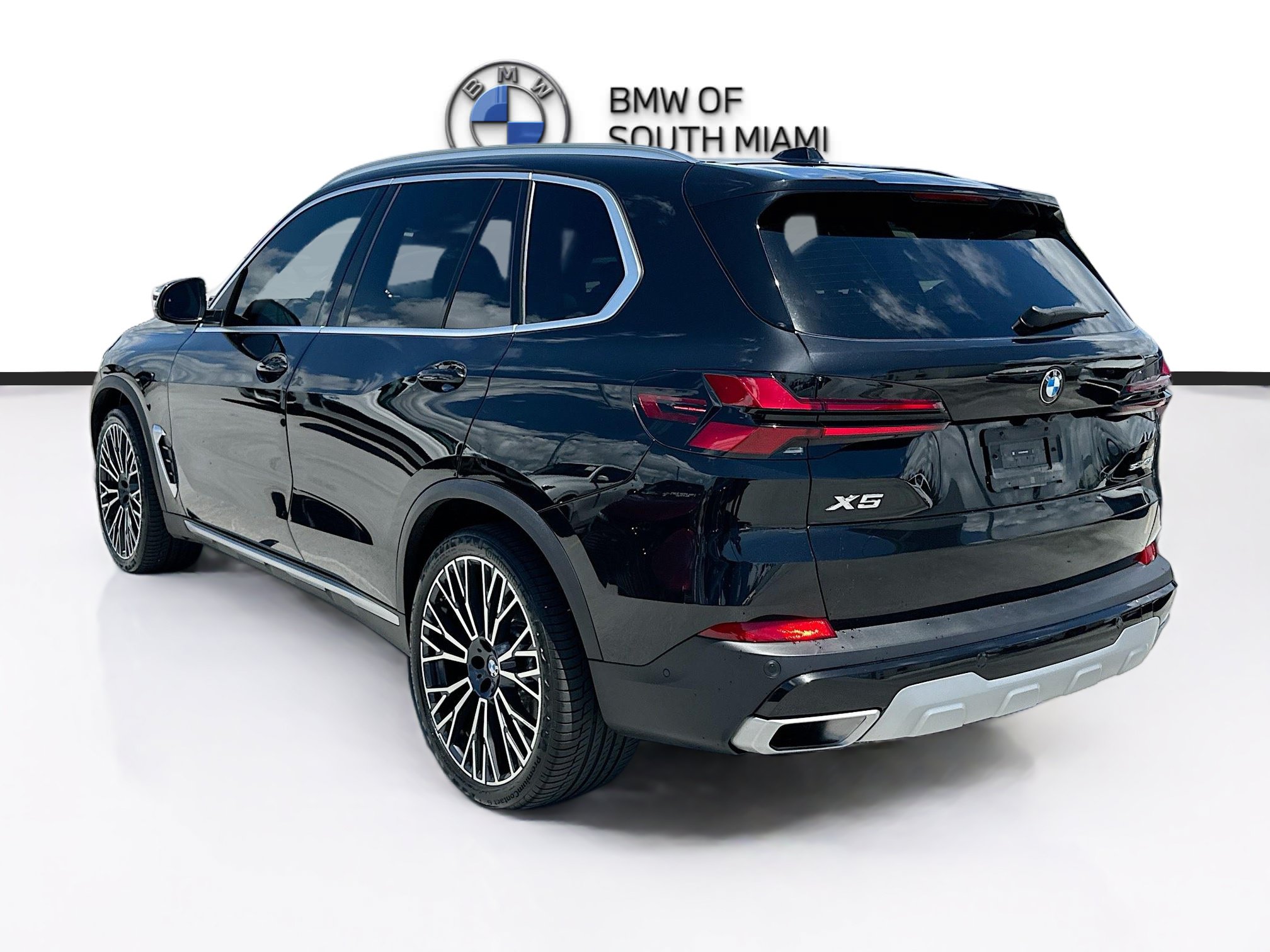 Certified 2024 BMW X5 sDrive40i w/ Parking Assistance Package RWD image 5