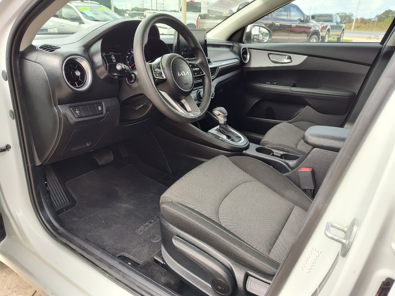 Used 2023 Kia Forte LXS image 2