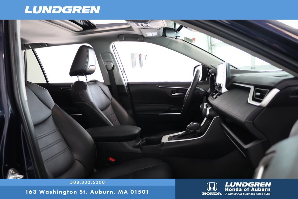 Used 2022 Toyota RAV4 XLE Premium AWD/4WD image 17