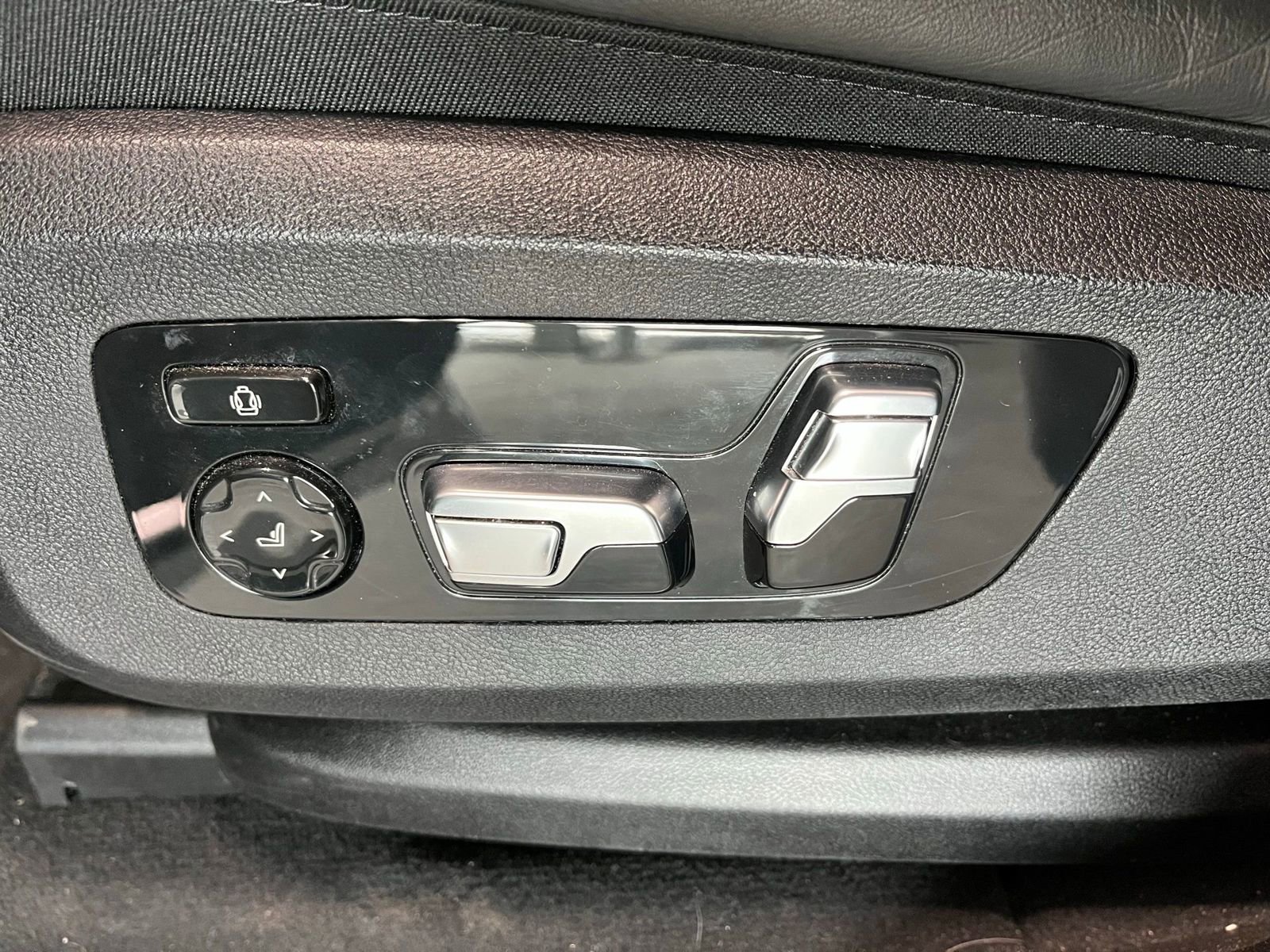 Used 2025 BMW X5 xDrive50e image 18