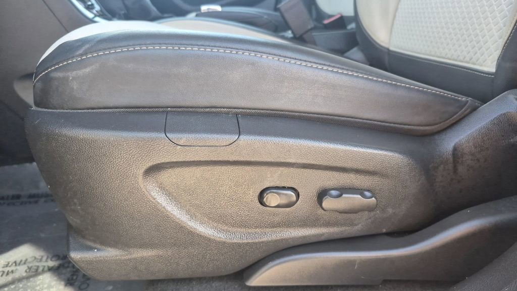 Used 2022 Buick Encore Preferred w/ Safety Package II image 12