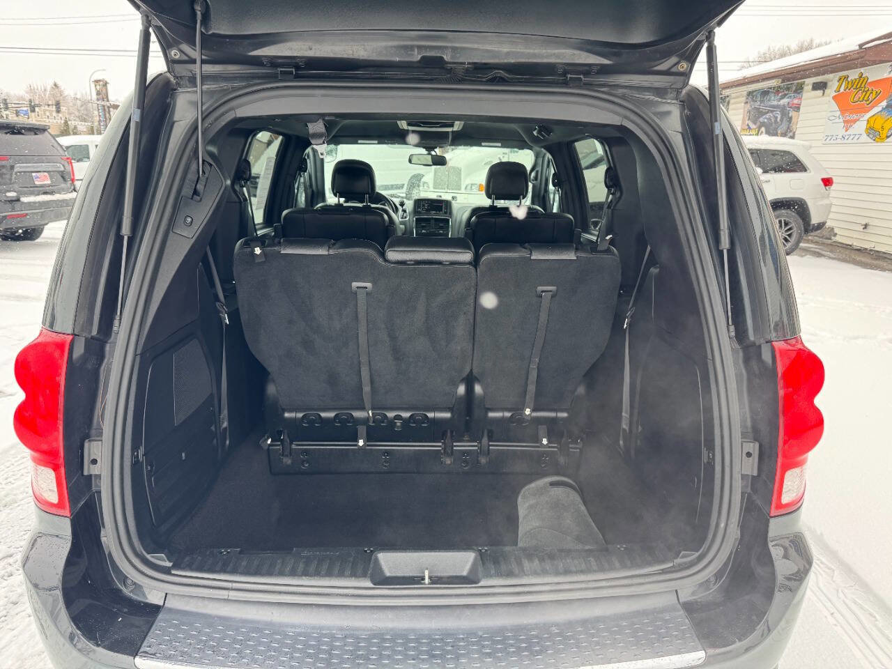 Used 2016 Dodge Grand Caravan R/T w/ Safety Sphere Group image 10