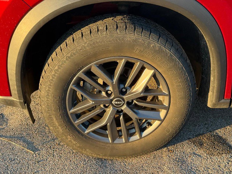 Used 2023 Nissan Rogue S image 3