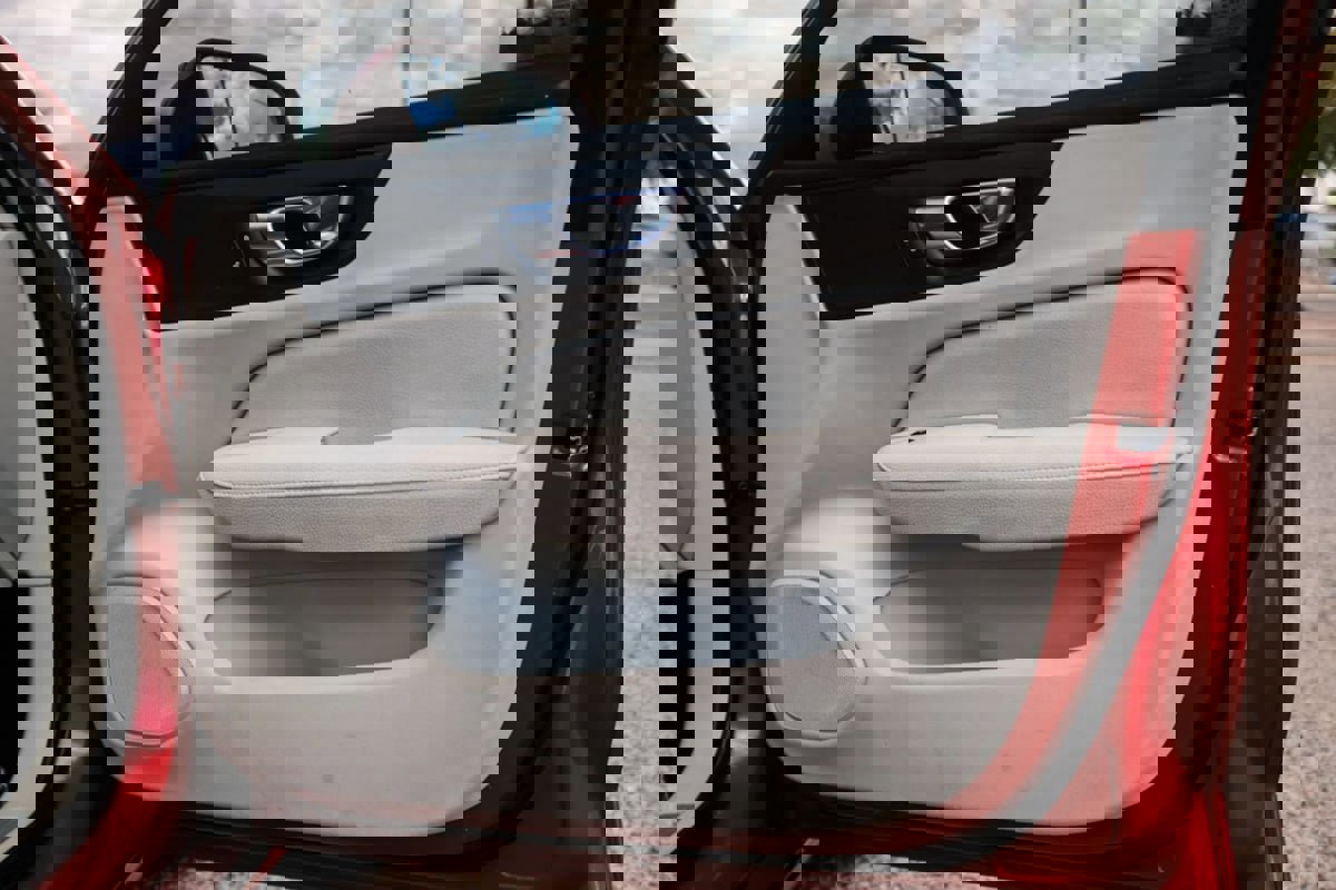 Used 2020 Volvo S60 T6 Momentum image 12