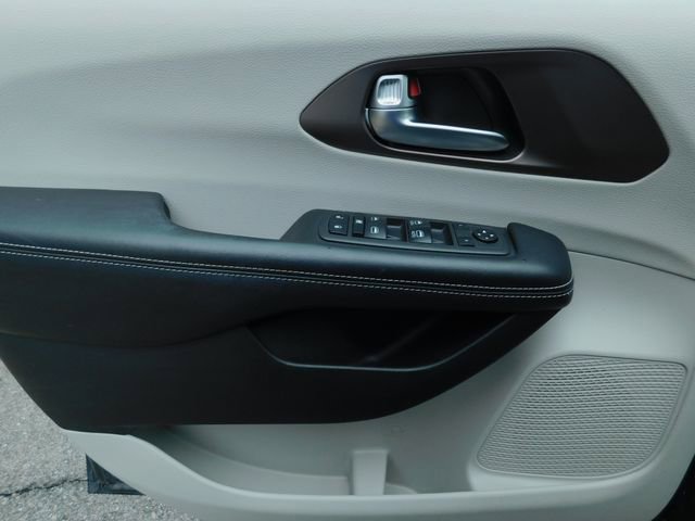 Certified 2020 Chrysler Voyager LX w/ Cold Weather Group image 11