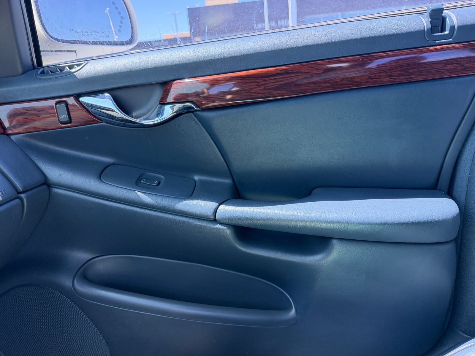 Used 2003 Cadillac De Ville Limousine FWD image 16