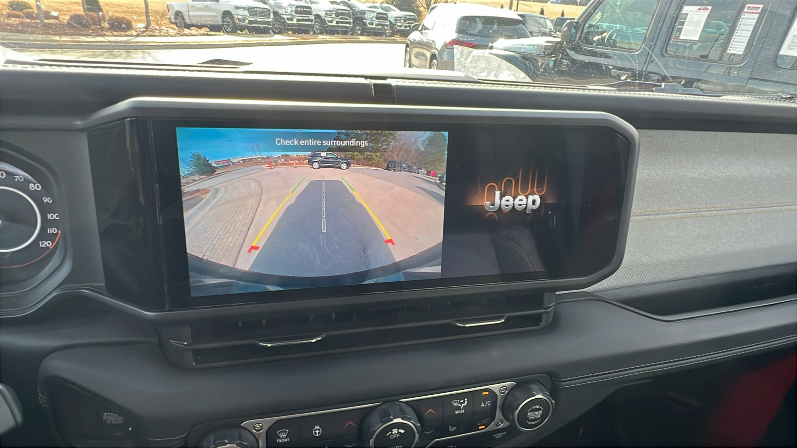 Used 2025 Jeep Wrangler Sahara image 31