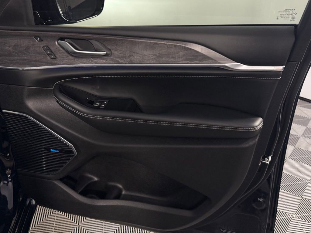 Certified 2023 Jeep Grand Cherokee Overland w/ Advanced Protech Group III image 33