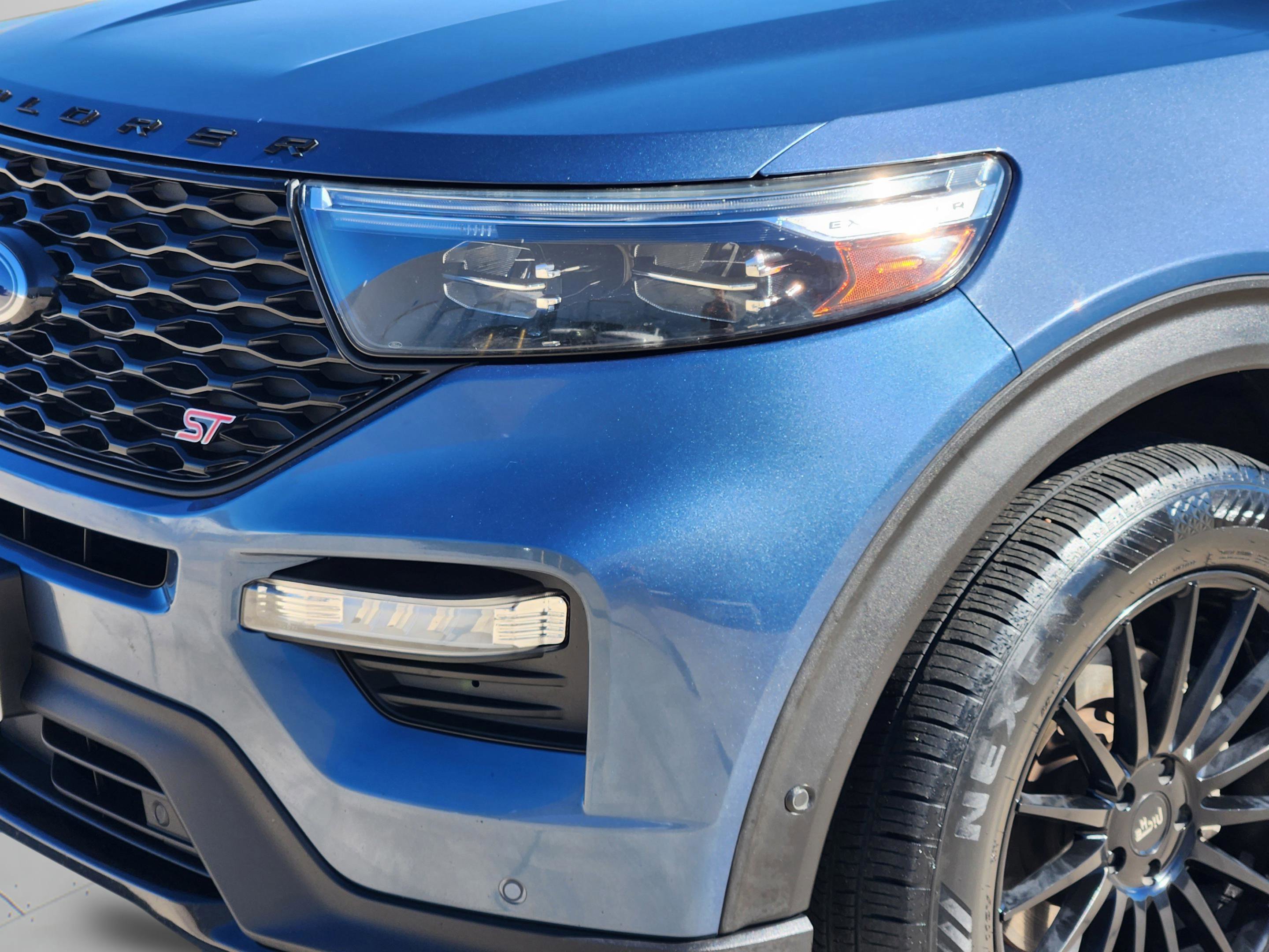 Used 2020 Ford Explorer ST w/ Premium Technology Package image 31