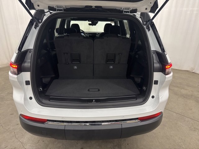 New 2025 Jeep Grand Cherokee L Laredo image 30
