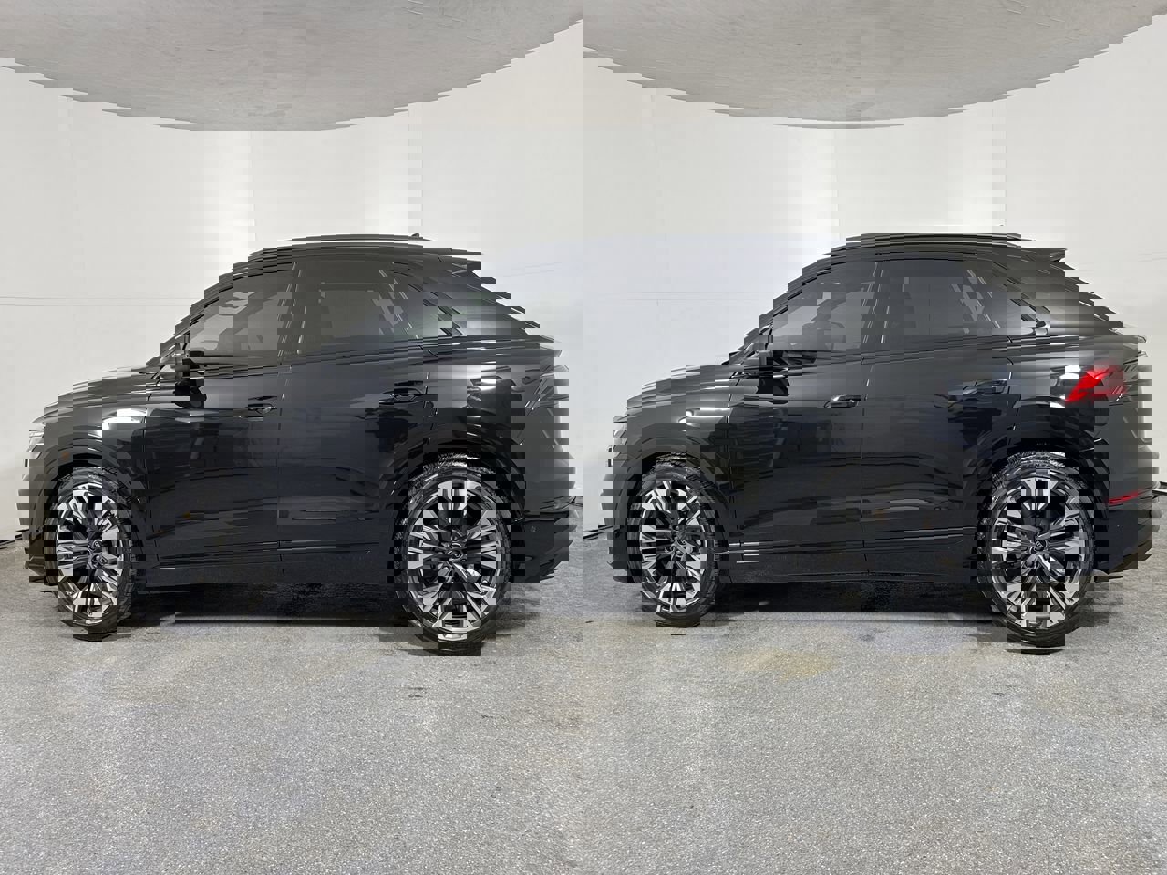 Used 2025 Audi Q8 Premium Plus w/ Premium Plus Package image 30