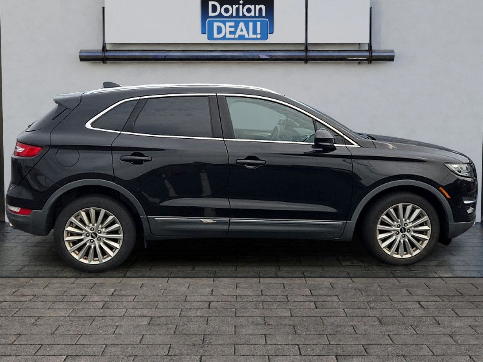 Used 2019 Lincoln MKC Premiere FWD image 2