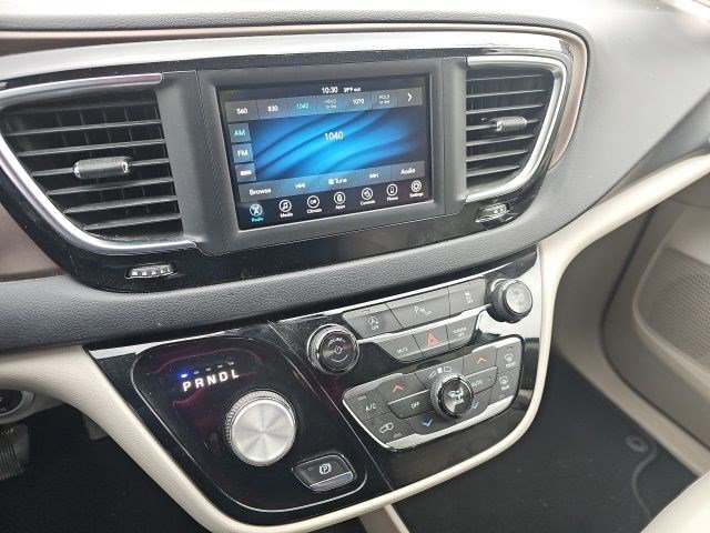 Used 2018 Chrysler Pacifica Touring-L image 23