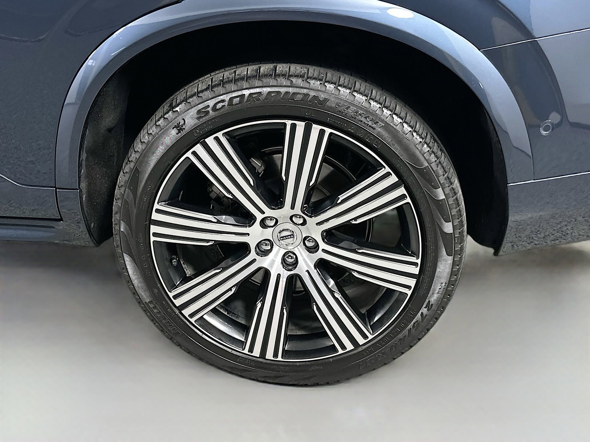 Used 2024 Volvo XC90 B6 Plus w/ Protection Package Premier image 33