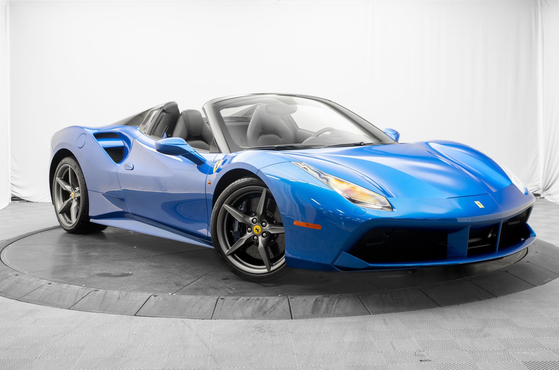 Used 2017 Ferrari 488 Spider RWD image 18