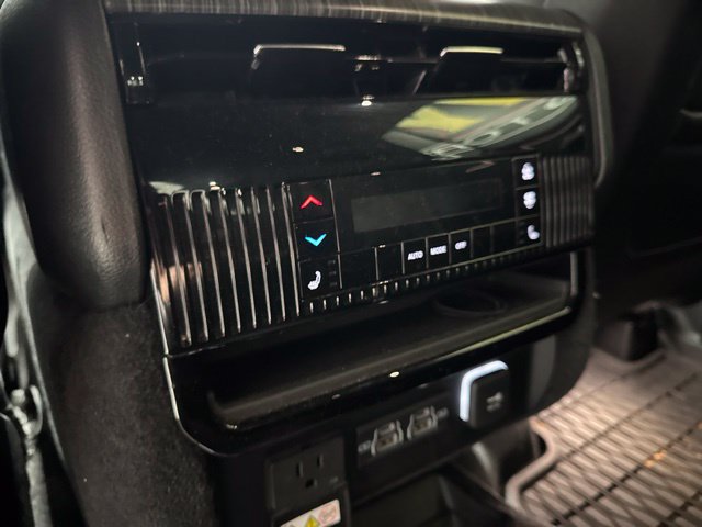 Used 2024 Jeep Wagoneer Series III AWD/4WD image 13