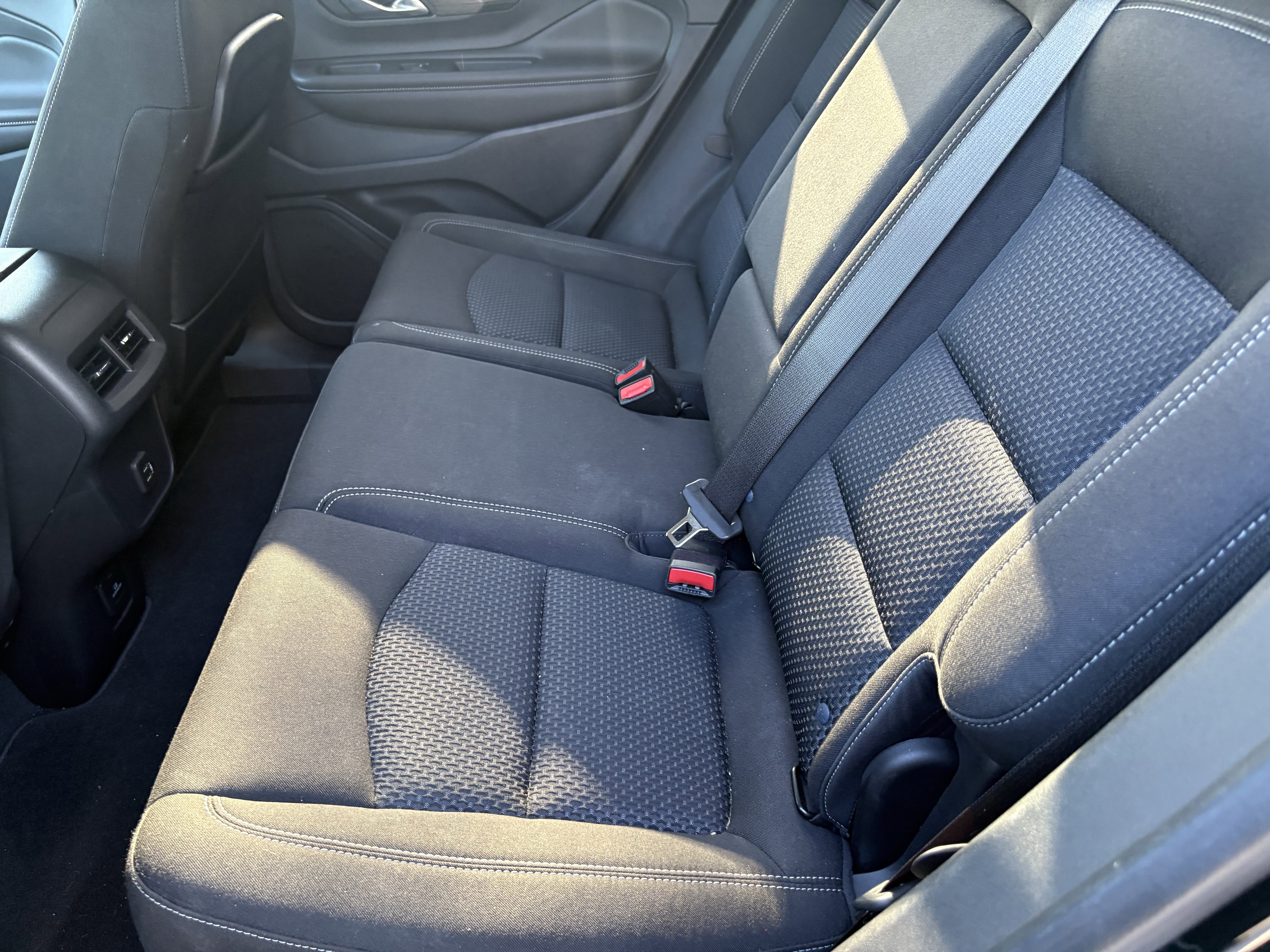 Used 2022 GMC Terrain SLE w/ Driver Convenience Package FWD image 9