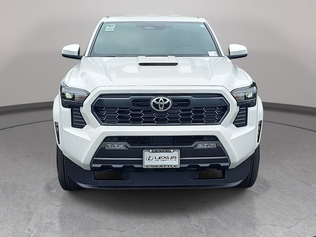Used 2025 Toyota Tacoma TRD Sport AWD/4WD image 3