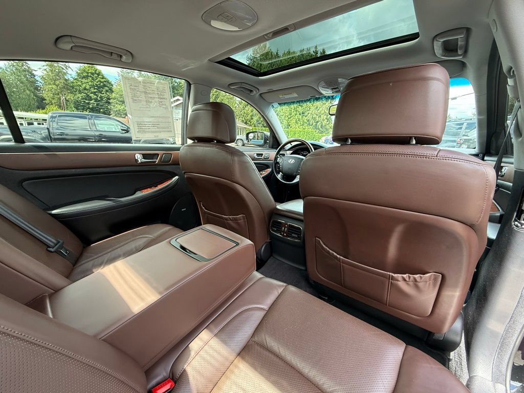 Used 2011 Hyundai Genesis 4.6 RWD image 17