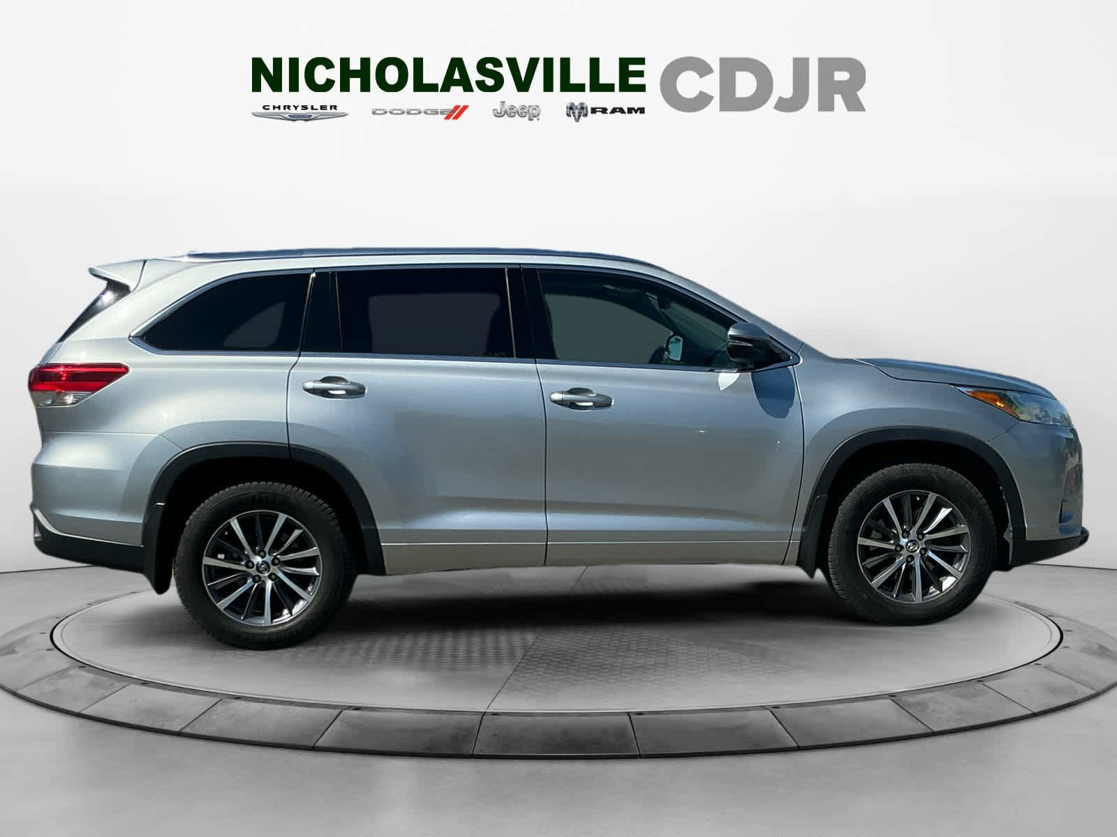 Used 2017 Toyota Highlander XLE AWD/4WD image 6