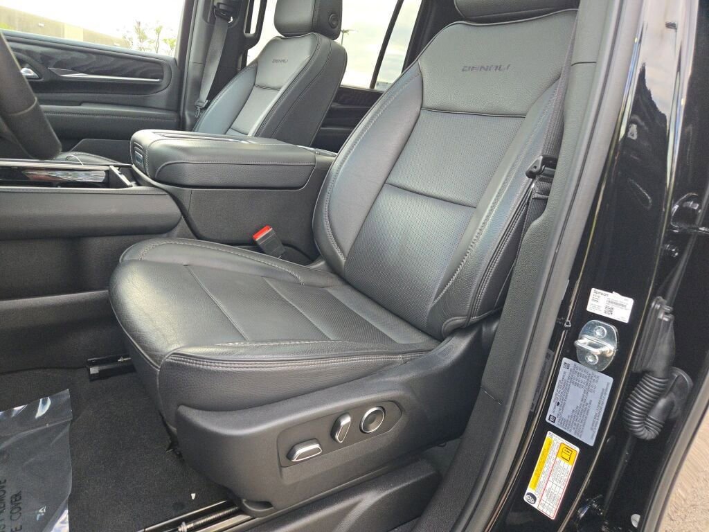 Used 2023 GMC Yukon XL Denali AWD/4WD image 27