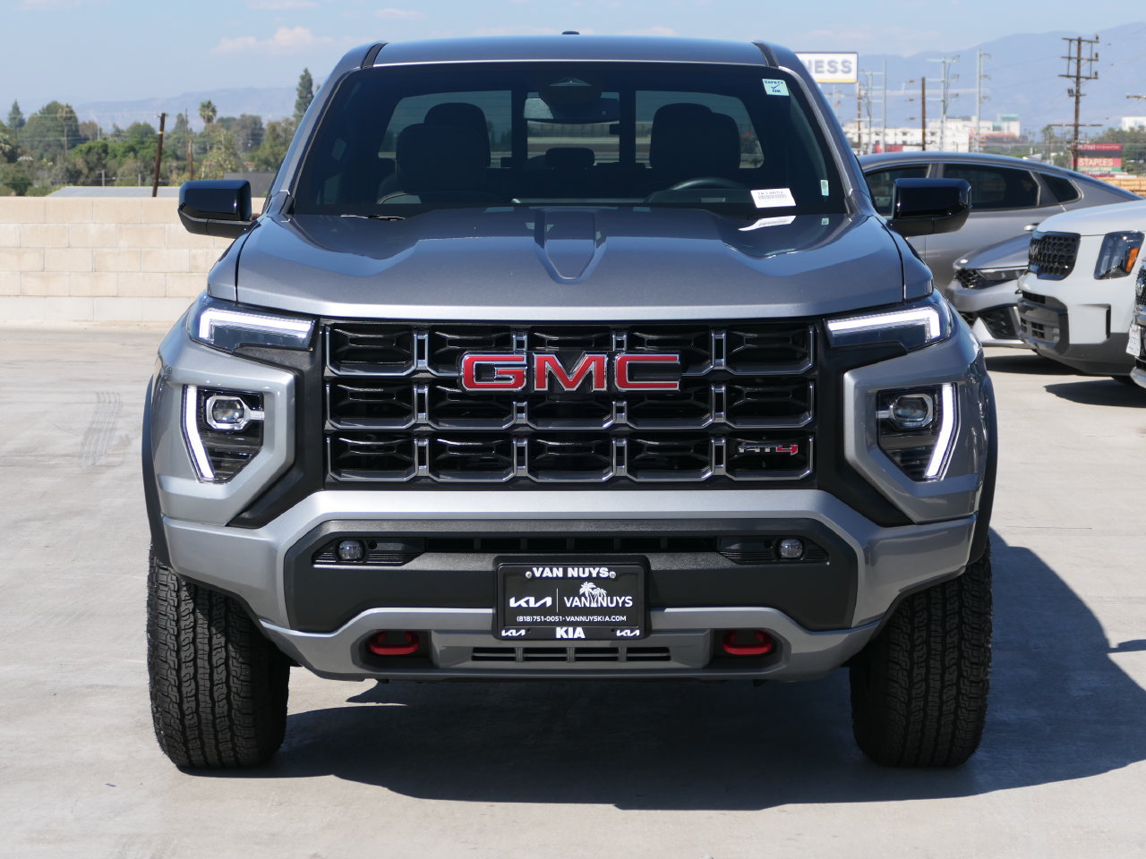 Used 2025 GMC Canyon AT4 w/ AT4 Premium Package AWD/4WD image 9
