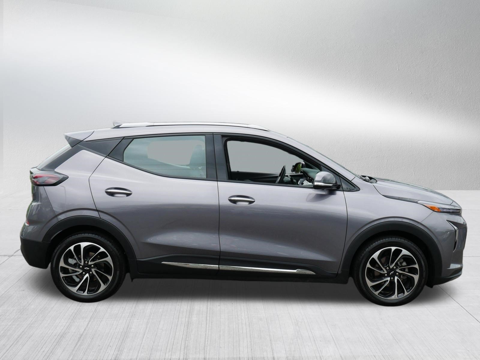 Used 2023 Chevrolet Bolt EUV Premier w/ Sun & Sound Package FWD image 8