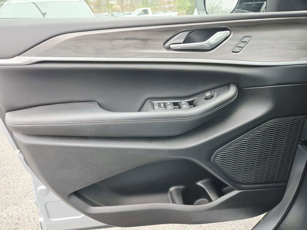 New 2025 Jeep Grand Cherokee Limited w/ Black Appearance Package image 28