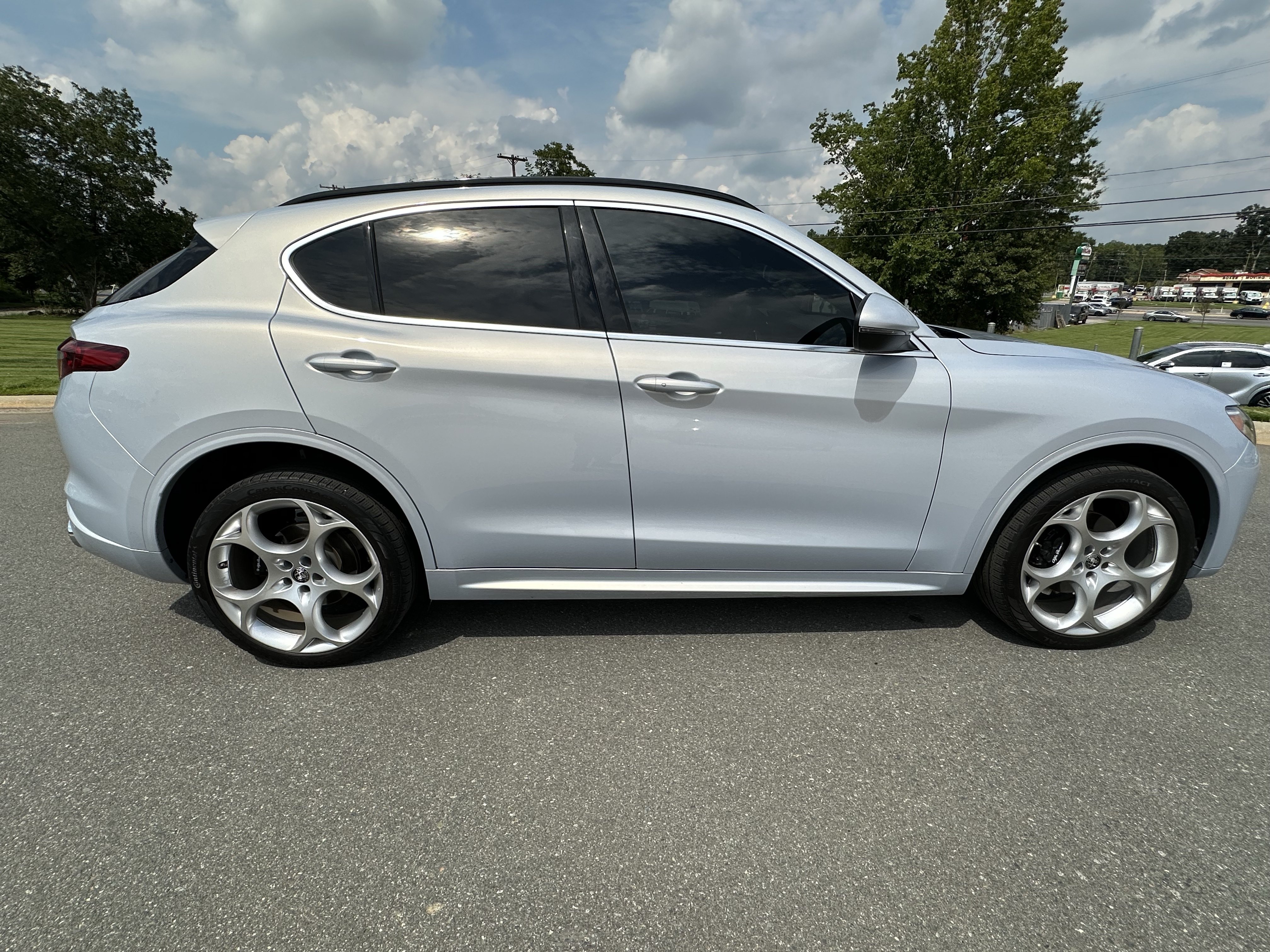 Used 2023 Alfa Romeo Stelvio Ti Lusso w/ Quick Order Package 22X Lusso AWD/4WD image 10