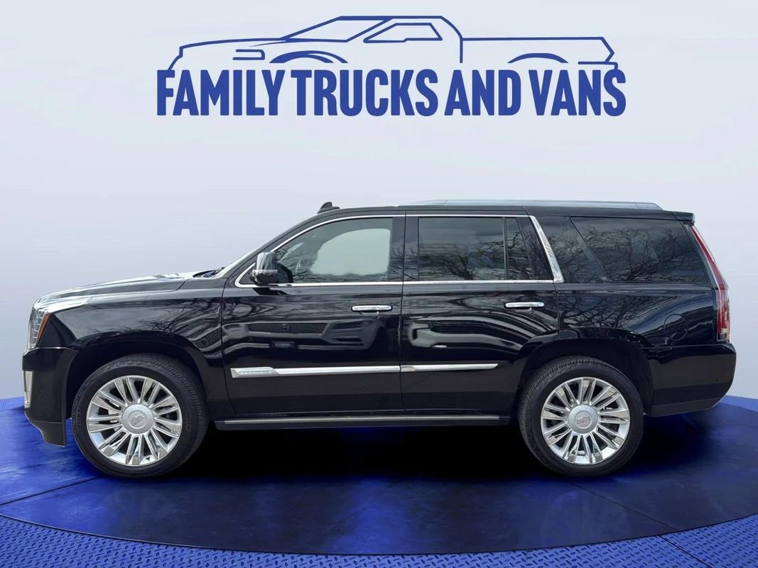 Used 2017 Cadillac Escalade Platinum AWD/4WD image 2