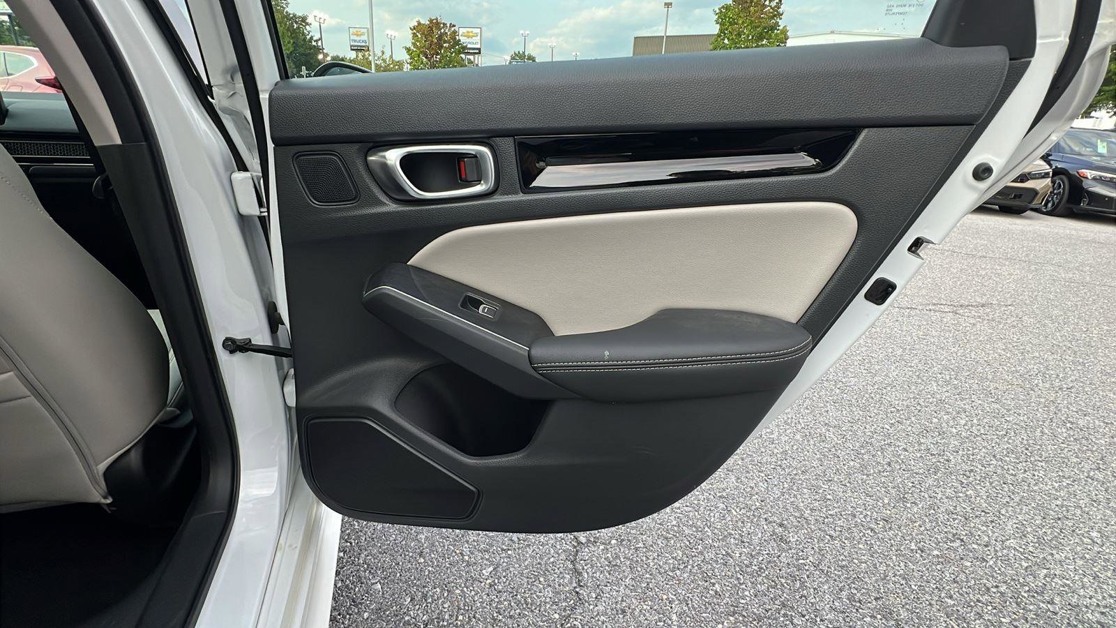 Used 2022 Honda Civic Touring image 14