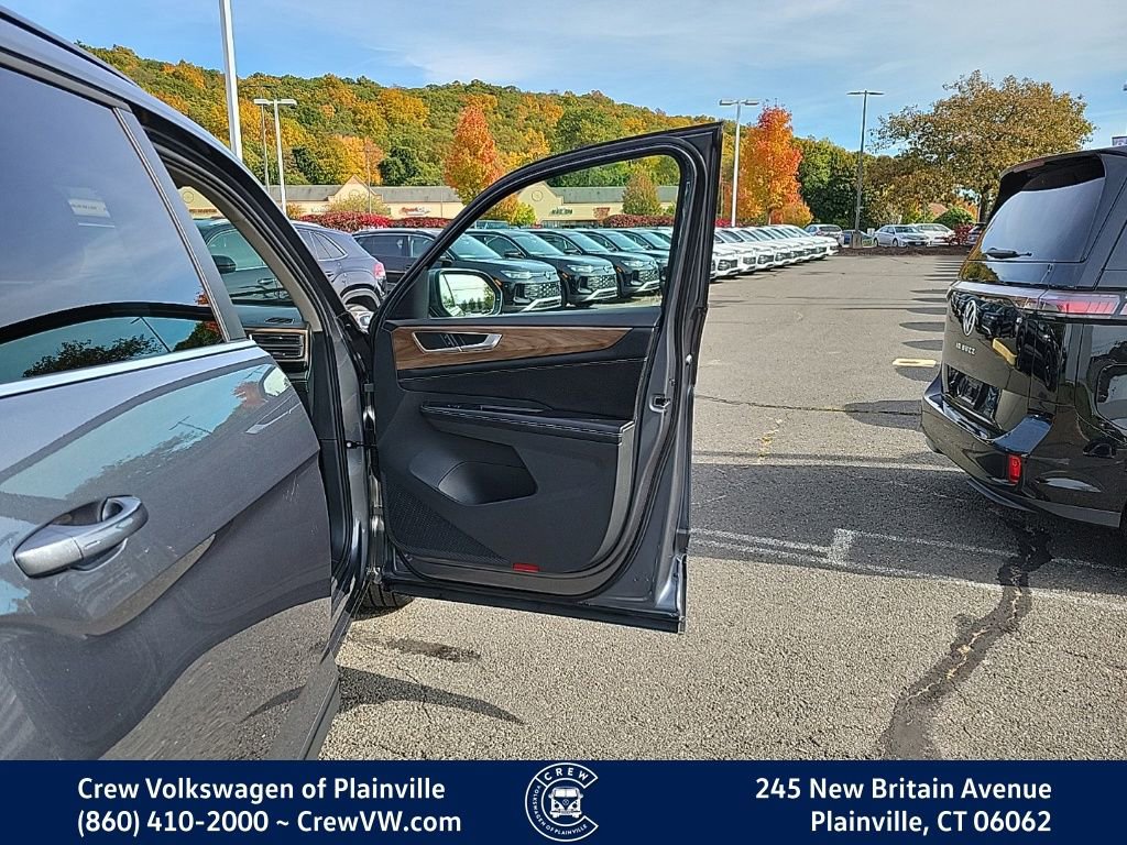 Certified 2024 Volkswagen Atlas SE image 38
