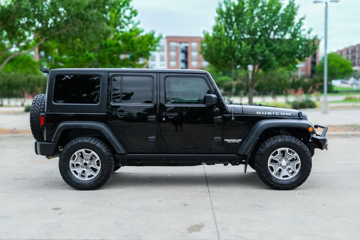 Used 2014 Jeep Wrangler Unlimited Rubicon w/ Connectivity Group AWD/4WD image 16
