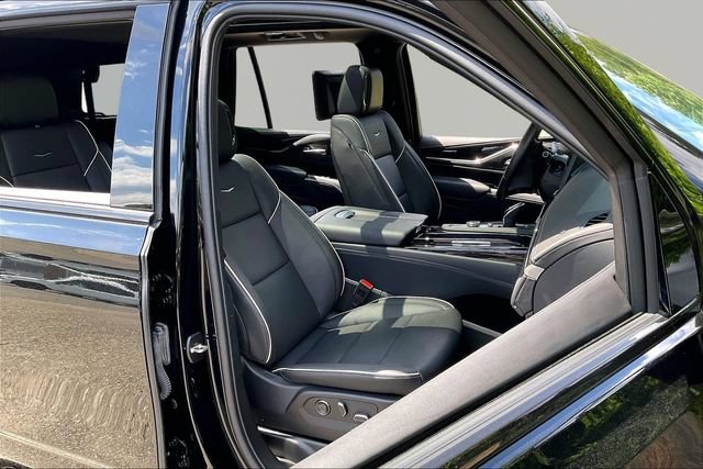 Used 2024 Cadillac Escalade Sport w/ LPO, ONYX Package AWD/4WD image 21