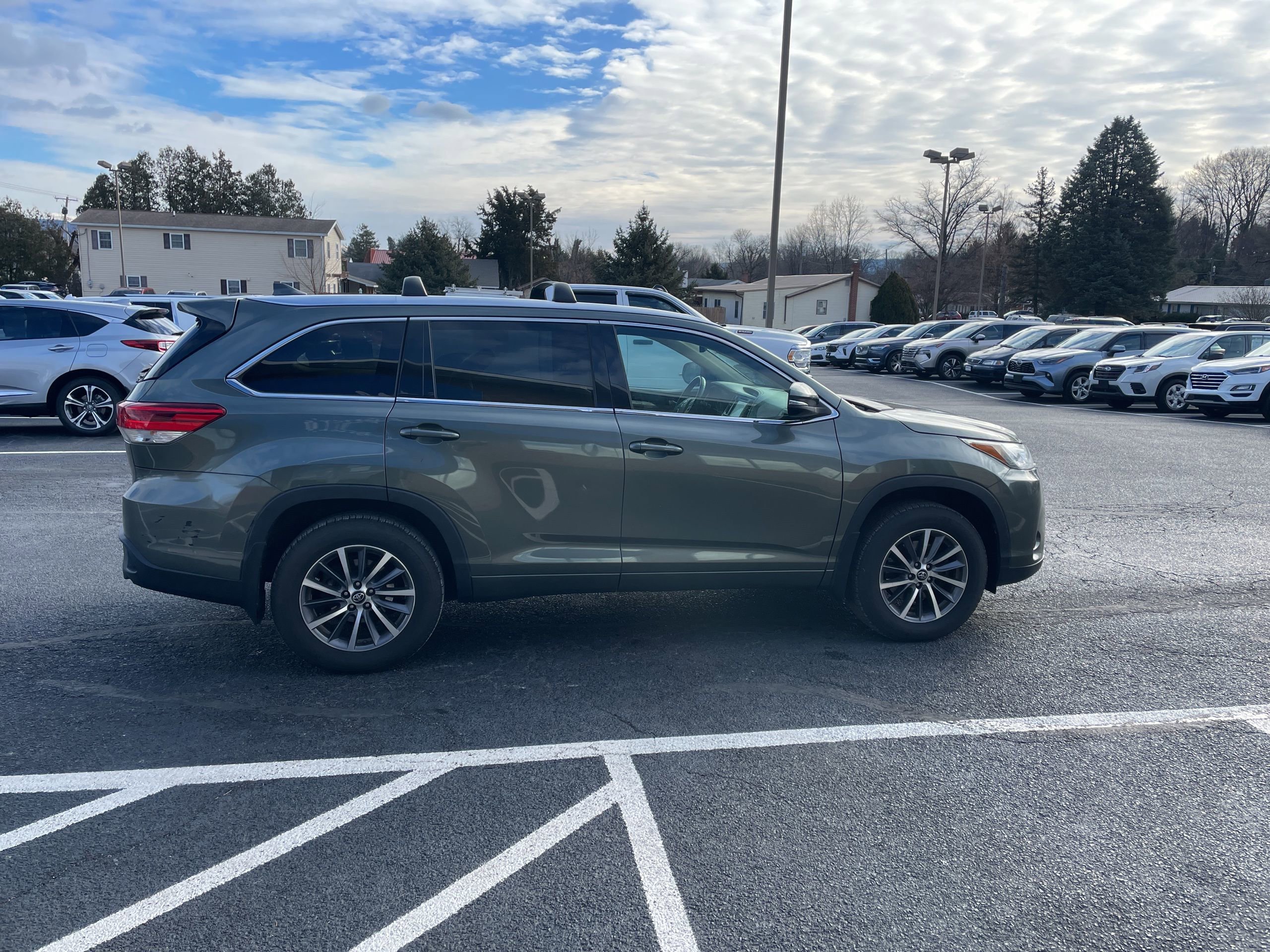 Used 2017 Toyota Highlander XLE image 6