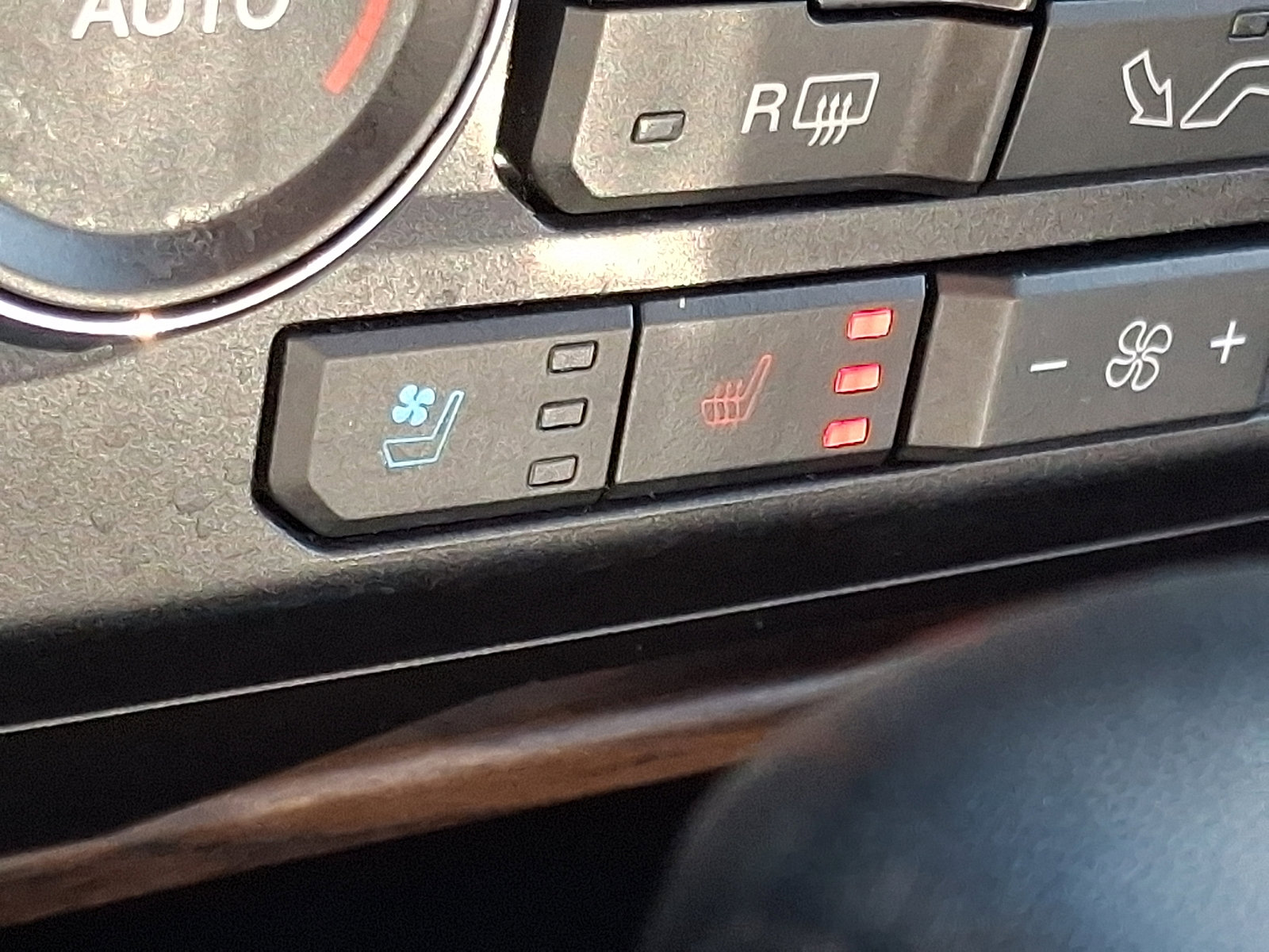 Used 2019 Ford F150 Lariat w/ Equipment Group 501A Mid AWD/4WD image 23