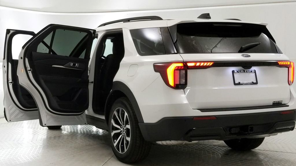 New 2025 Ford Explorer ST-Line w/ Premium Package image 11