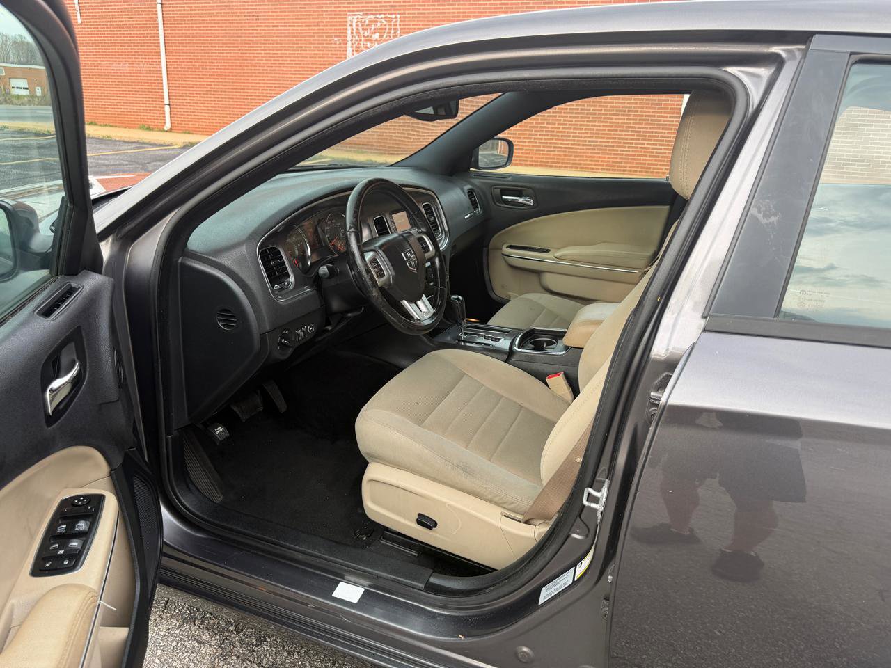 Used 2014 Dodge Charger SE w/ Connectivity Group image 11