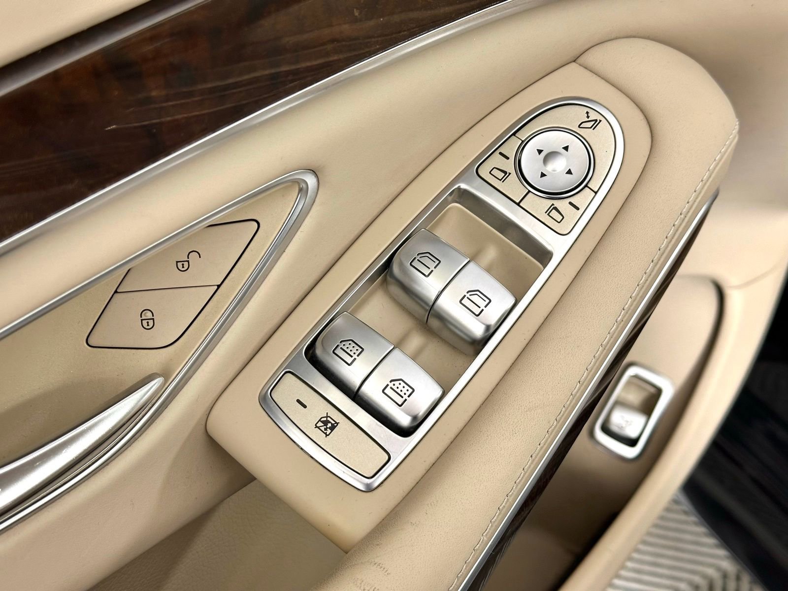 Used 2019 Mercedes-Benz S 560 4MATIC Sedan image 40