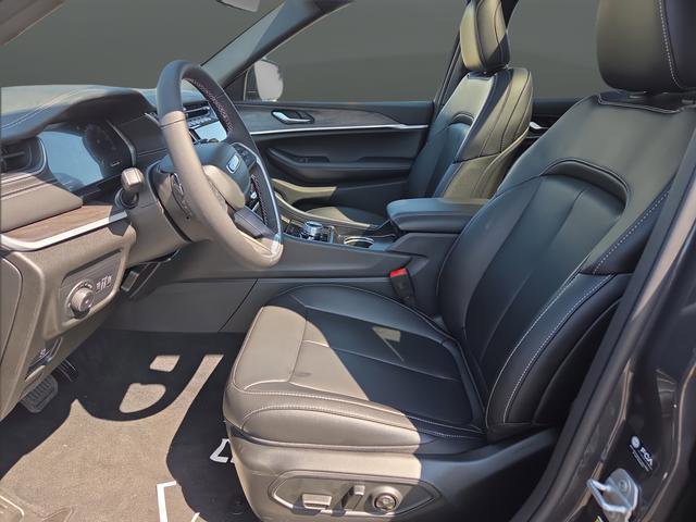 New 2025 Jeep Grand Cherokee Limited w/ Black Appearance Package image 4