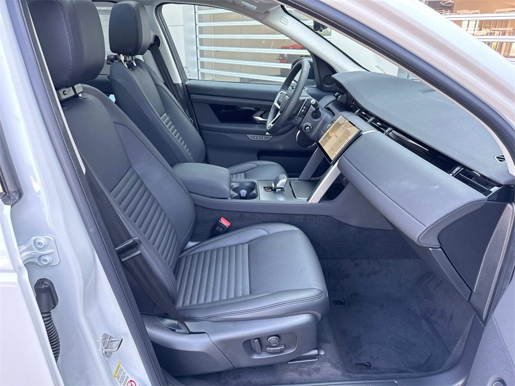 New 2025 Land Rover Discovery Sport S image 9