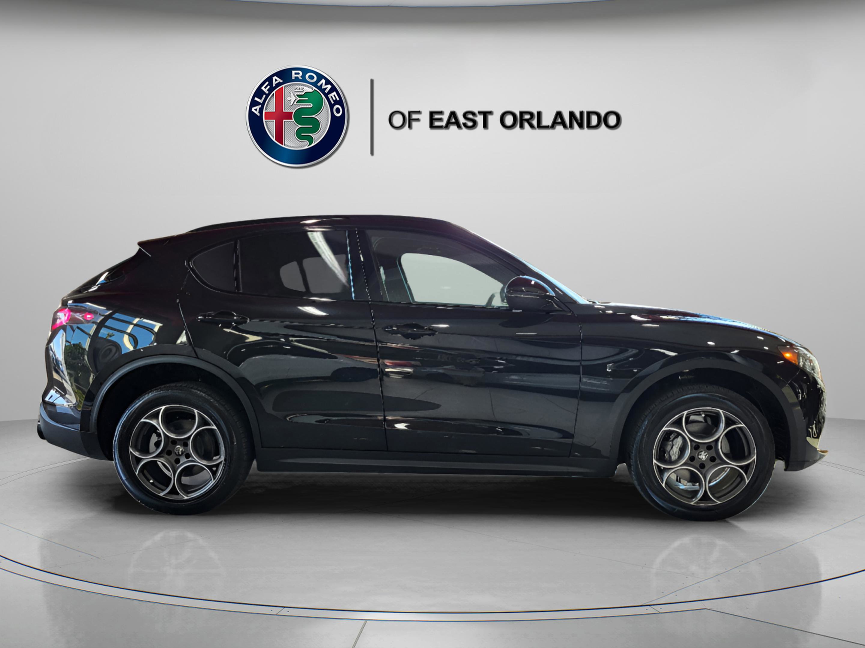 New 2025 Alfa Romeo Stelvio Sprint AWD/4WD image 7