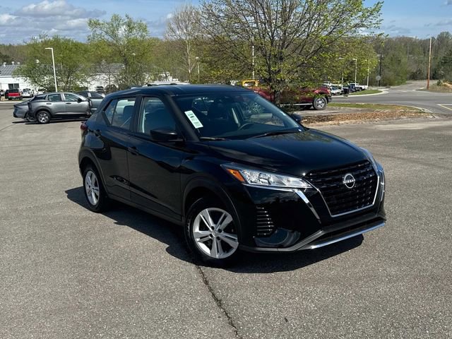 Certified 2025 Nissan Kicks Play S image 2