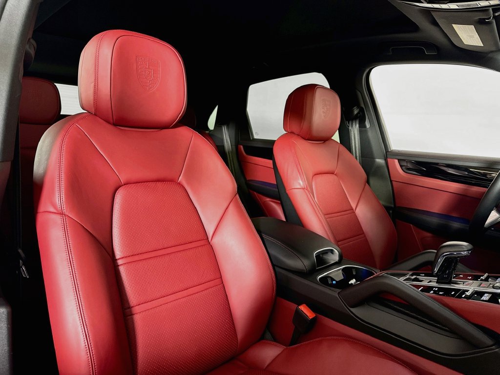 Certified 2023 Porsche Cayenne AWD/4WD image 18