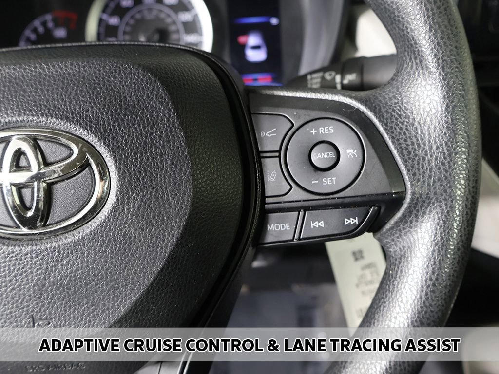 Used 2022 Toyota Corolla LE image 3