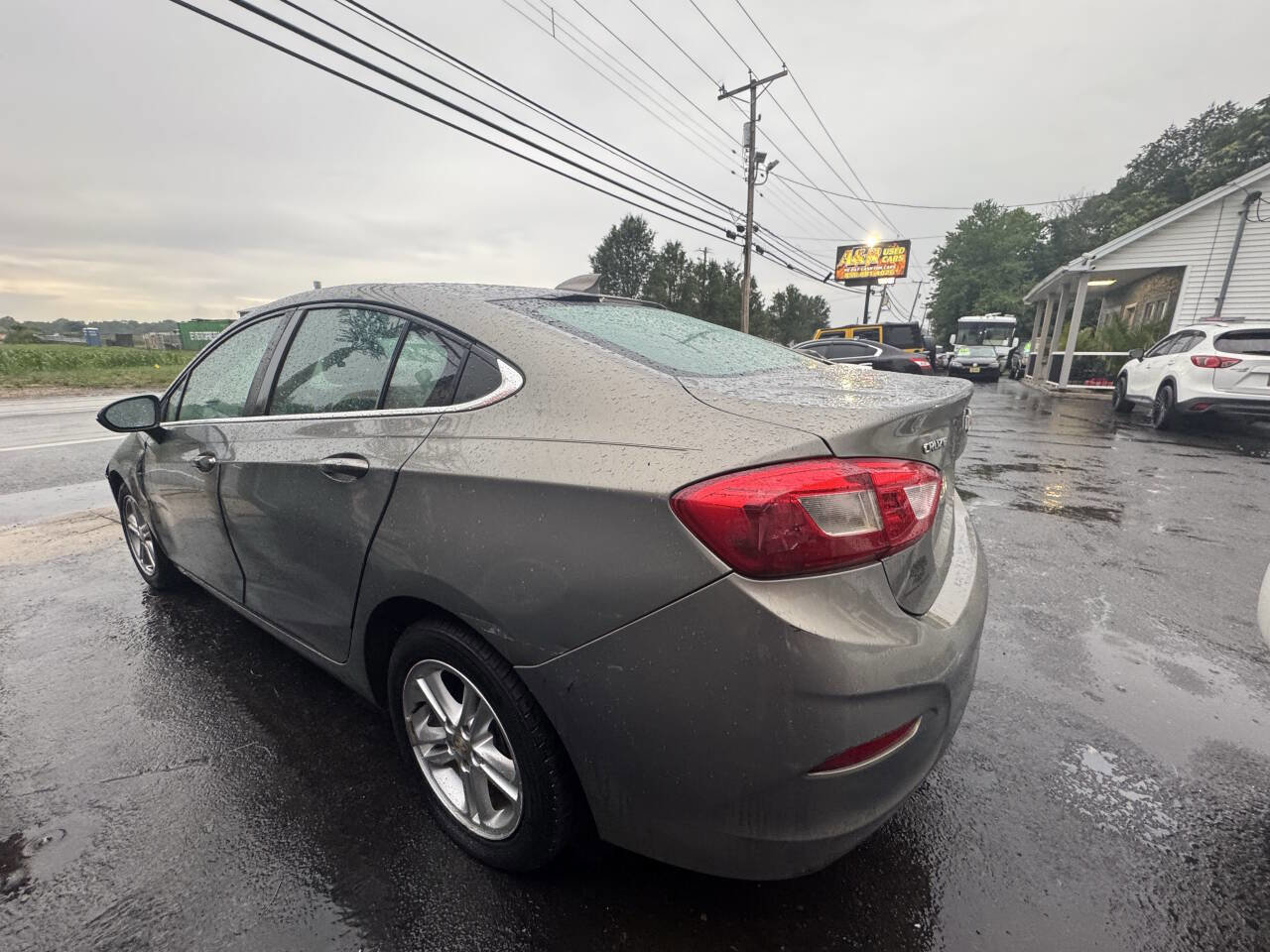 Used 2017 Chevrolet Cruze LT w/ Sun And Sound Package image 5