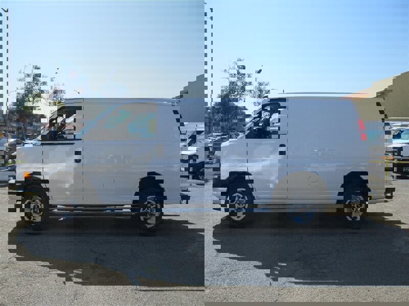 Used 2022 GMC Savana 2500 w/ Driver Convenience Package image 4